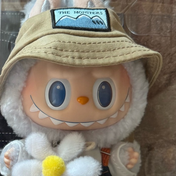 Labubu 6” "Fall in Wild" Plush Doll Pendant (1pc) - Picture 12 of 16